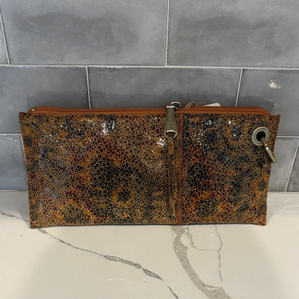 HOBO Textured Brown Wristlet Clutch -NEW! - Picture 4 of 5